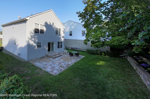 39 Shore Dr, Monmouth Hills NJ  07732-1027 exterior