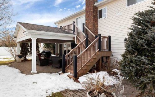 23 Wendy Ln, Elwood, NY 11731-4813
