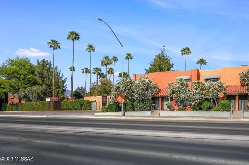 2950 Alvernon Way, Tucson AZ  85712-1458 exterior