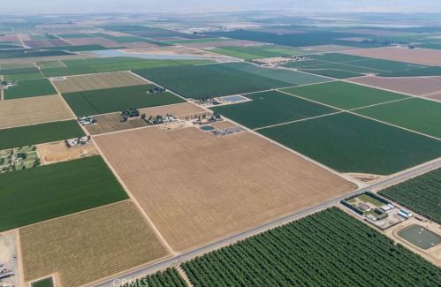 15414 Cuda Dr, Bakersfield CA  93307-9279 exterior