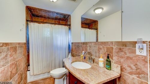 12 Hickory St, Cranford NJ  07016-3045 exterior