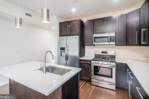 934 5th St, Philadelphia, PA 19123-1402