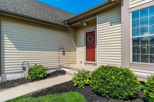 246 Oxford Dr, Pataskala, OH 43062-7527