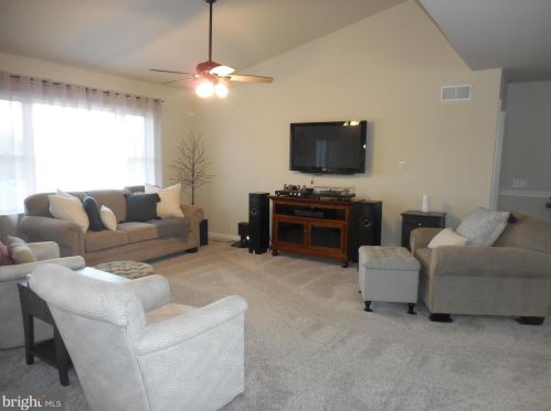 1114 Hunters Chase Ln, Lebanon PA  17046-1575 exterior