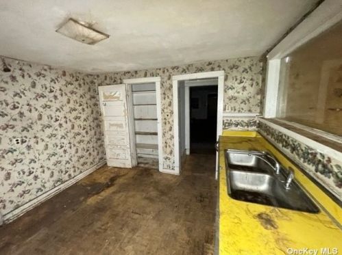 2705 Lighthouse Rd, Southold NY  11971-3107 exterior