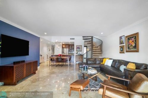 8288 Dundee Ter, Hialeah FL  33016-1405 exterior