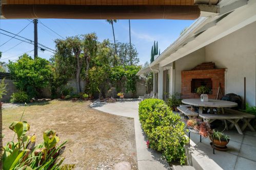 12622 Sarah St, North Hollywood CA  91604-1115 exterior