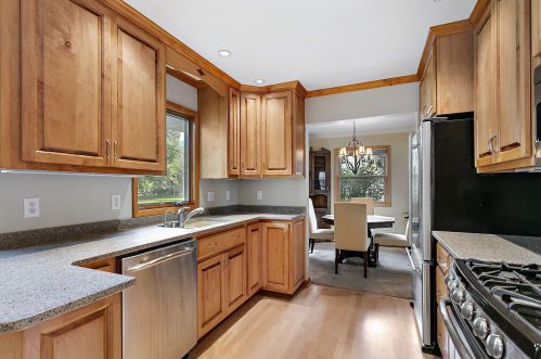 1900 Laura Ln, Waukesha WI  53186-2808 exterior