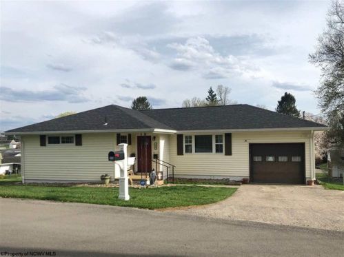 110 Fairway Ln, White Hall, WV 26554-2012