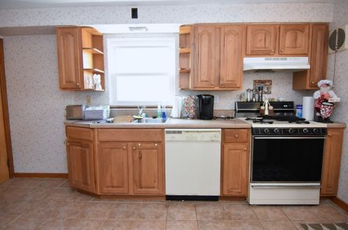 226 Marigold St, Whitaker PA  15120-2233 exterior