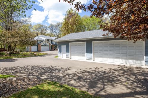 1901 Bloom Ct, Lino Lakes, MN 55038-9774