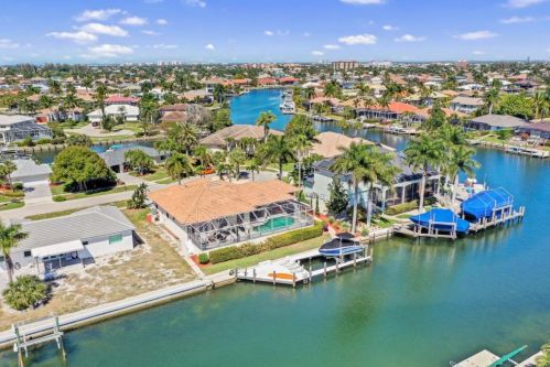835 Saturn Ct, Marco Island, FL 34145-3457