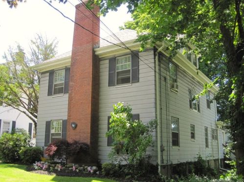 89 Oakland St, Bristol, CT 06010-4302