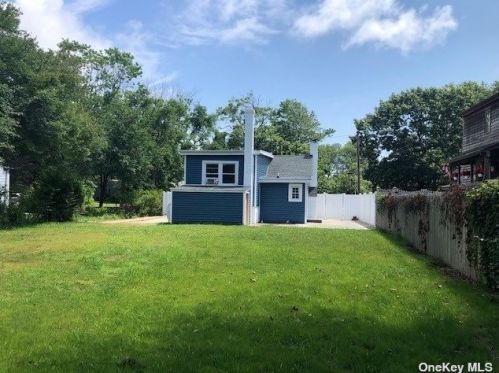 364 Vanderbilt Blvd, Oakdale NY  11769-2038 exterior