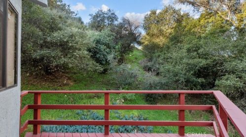 1942 Los Encinos Ave, Glendale CA  91208-2113 exterior