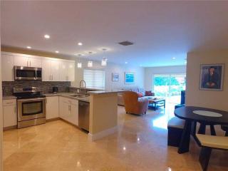 1326 Tyler St, Hollywood FL  33019-1005 exterior