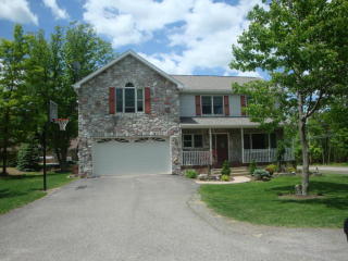 2 Golfwood Dr, Hazle Township, PA 18202-9189