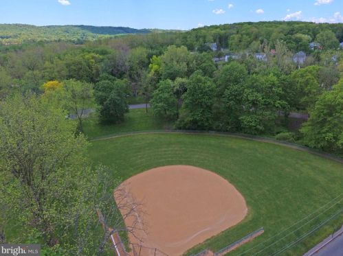 196 Maple Ct, Alburtis PA  18011-9592 exterior