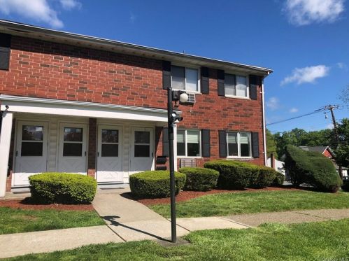 2 Manor Dr, Cornwall, NY 12518-1474