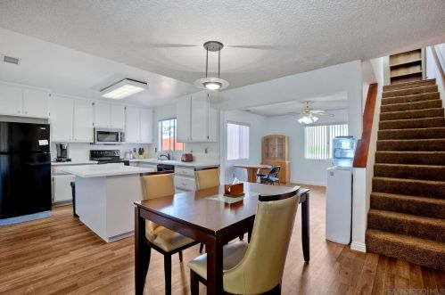 6908 Tanglewood Rd, San Diego CA  92111-4123 exterior