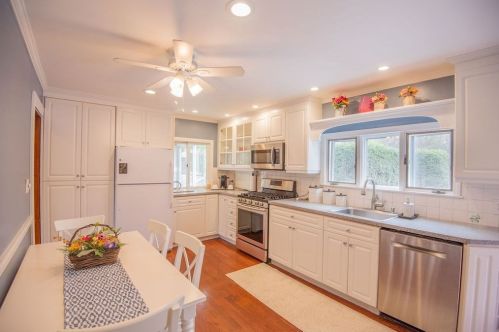 806 Humphrey St, Swampscott MA  01907-2340 exterior