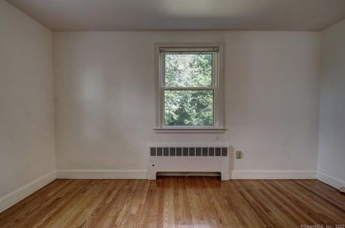 32 Indian Hl Rd, Milford CT  06460-7241 exterior