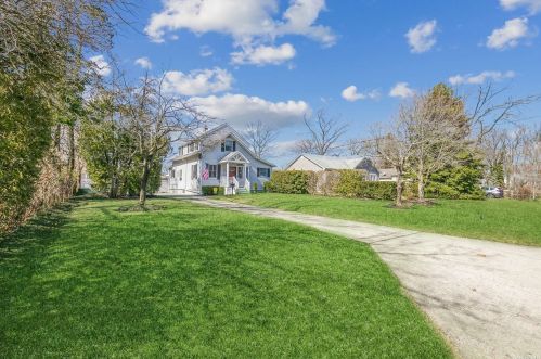 74 5th Ave, San Remo, NY 11754-4308