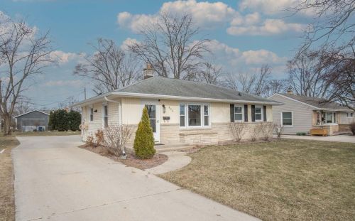 626 James Ct, West Bend, WI 53095-4212