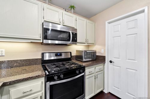 42064 Pine Needle St, Temecula CA  92591-7915 exterior