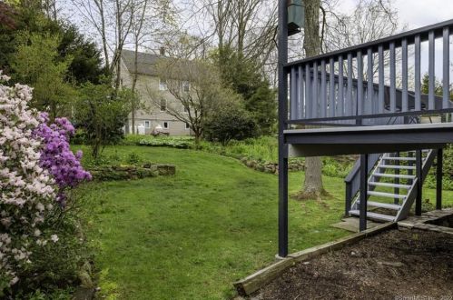 8 Abbott Ave, Ridgefield CT  06877-4407 exterior