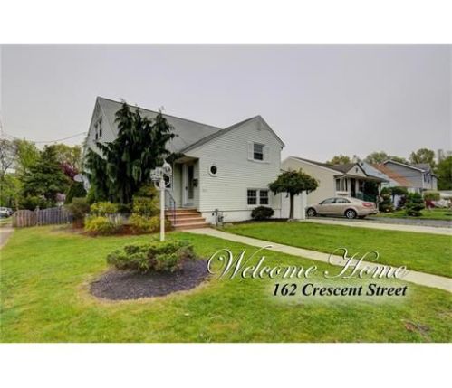 162 Crescent Ave, Woodbridge, NJ 07095-3608