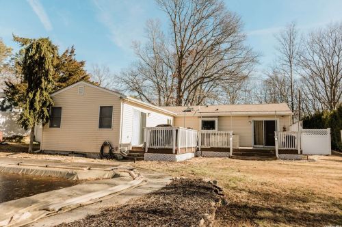 14 Seneca Trl, Panamoka, NY 11961-1822