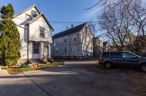 2529 Murray Ave, Milwaukee, WI 53211-3918