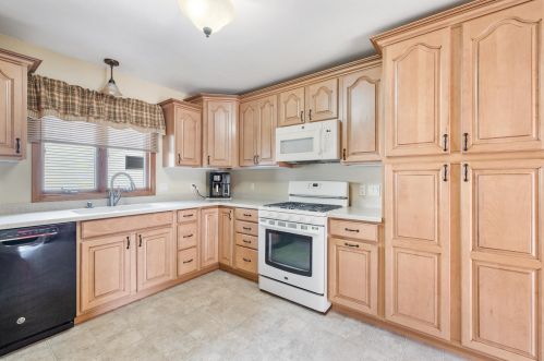 29632 Clover Ln, Waterford WI  53185-5004 exterior