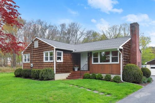 24 Greenwich Rd, Bedford, NY 10506-1508