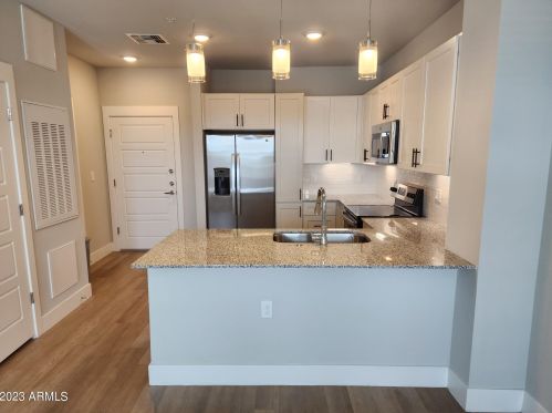 7460 Zanjero Blvd, Glendale, AZ 85305