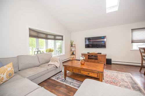 10 Walnut Rd, San Remo, NY 11754-2423
