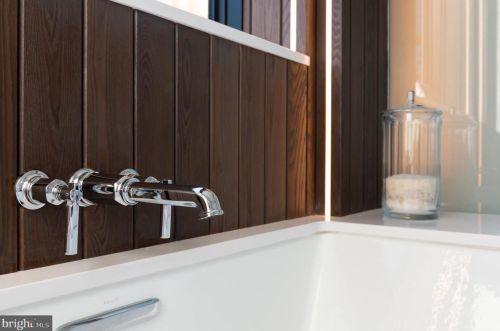 3302 Cleveland Ave, Washington DC 20008-3456 exterior