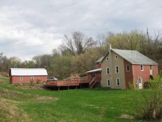 2552 Post Rd, Orefield, PA 18069-2831
