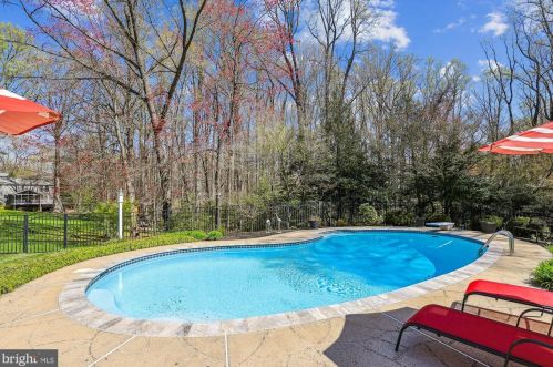 2905 Rock Manor Ct, Herndon, VA 20171-1805
