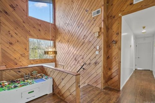 6 Mayer Dr, Airmont NY  10901-3807 exterior