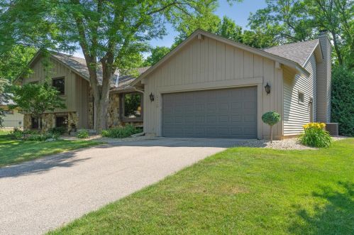 9933 Yosemite Rd, Minneapolis, MN 55437-2259