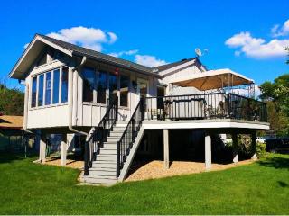 3207 Marice Ct, Saint Paul, MN 55121-2111
