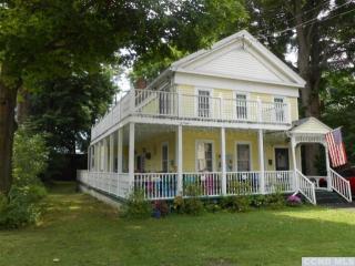 36 Kinderhook St, Chatham, NY 12037-1207