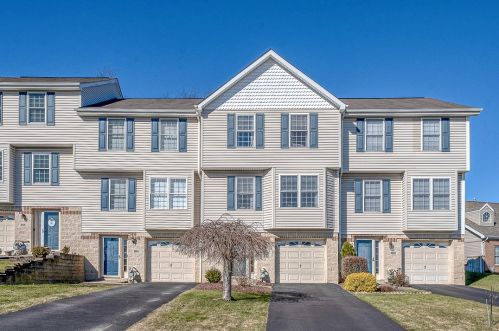 3002 Duncan Ln, Pittsburgh, PA 15236-1570