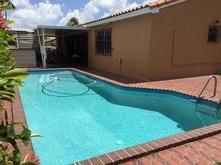 13570 39th Ln, Miami, FL 33175-3218