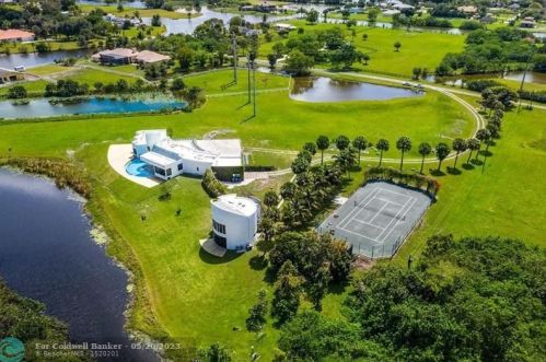 10751 La Reina Rd, Delray Beach FL  33446-2728 exterior