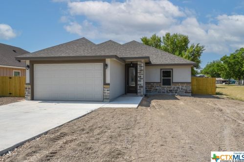 203 Wetz St, Marion, TX 78124-2006