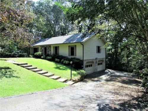 102 Robin Crest Dr, Hendersonville, NC 28791-9799