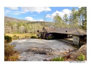 569 Bull Pen Rd, Cashiers, NC 28717-8502